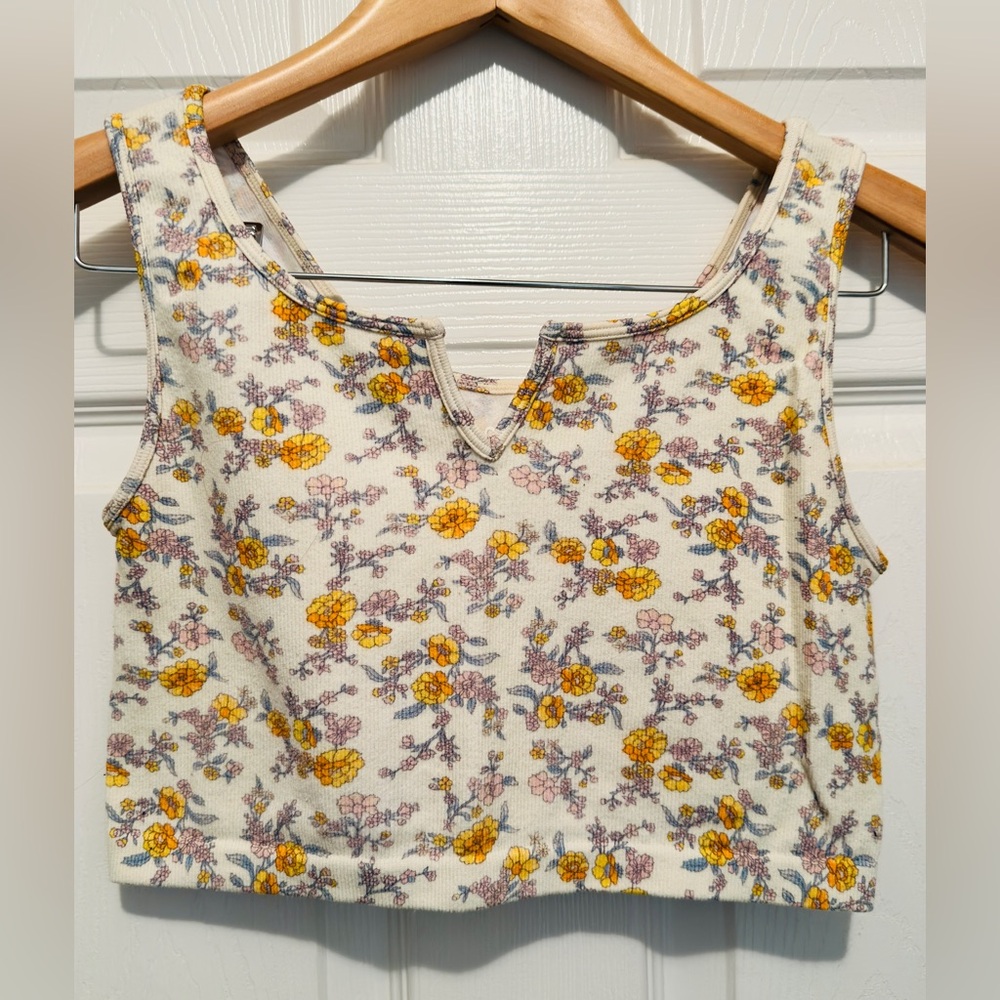 Aeropostale Seriously Soft Floral Seamless Notch-Neck Cropped Tank Size Medium